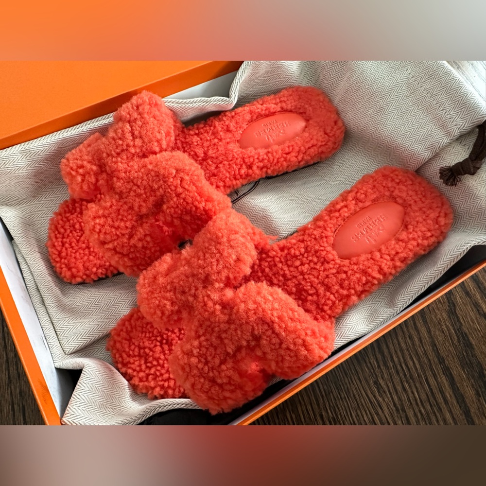 BNIB Hermès Oran Shearling Slides - women’s orange 37.5